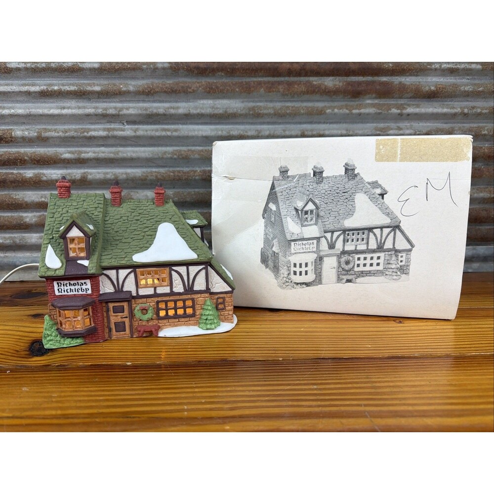 DEPT. 56 PORCELAIN DICKENS VILLAGE NICHOLAS NICKLEBY COTTAGE #5925-0 LIGHT 1988